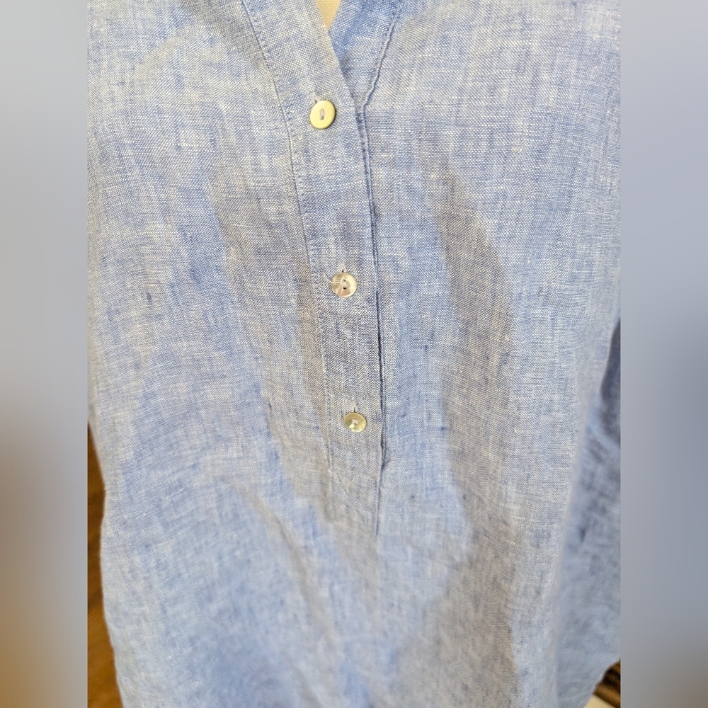 Tahari Sky Blue Casual Button Down Shirt